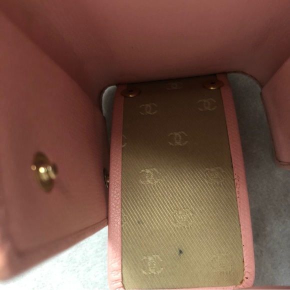 Authentic Chanel 6 hook Key Holder in Pink Color - Picture 6 of 10